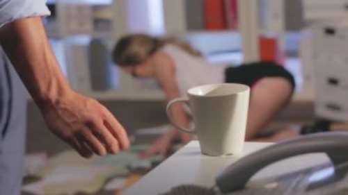 Стройная девка сходит с ума по очень жесткой Донг