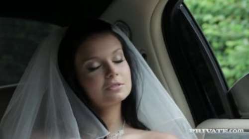 Невеста трахается с водителем лимузина по пути в церковь