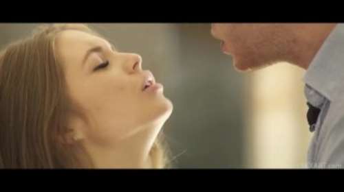 ПОРНО ДЛЯ ЭСТЕТОВ: HD-секс на кухне крупным планом в высоком качестве со стонами