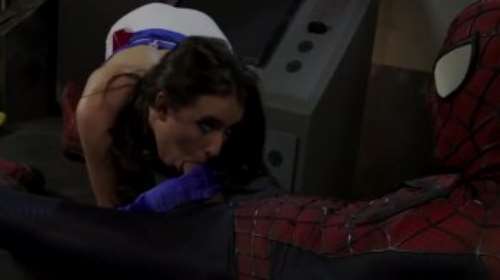 Порно с ЧЕЛОВЕКОМ-ПАУКОМ: супер герой трахает спасенную девушку