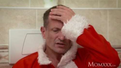 Рождественское порно видео: САНТА-КЛАУС трахает СНЕГУРКУ пока ДЕД МОРОЗА НЕТ ДОМА