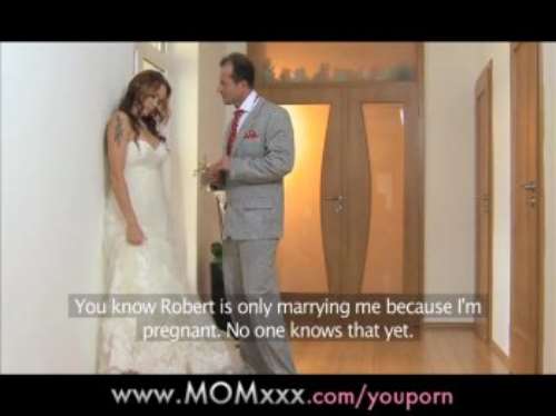 Порно как отец жениха трахает невестку: взрослый и молодая занимаются сексом