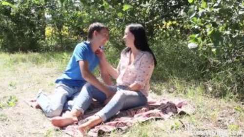 Русское любительское порно с МОЛОДЫМИ на природе летом: секс видео на свежем воздухе