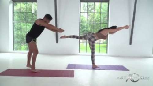 АЛЕТТА ОУШЕН: порно с большими дойками и задницей на йоге