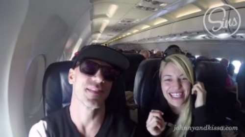 МИНЕТ В САМОЛЕТЕ: девушка сосет член в кресле самолета