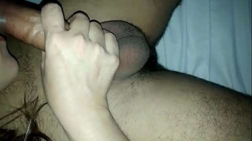 Любительские съемки как девушка дрочет и сосет двум мужикам