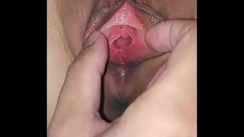 Палец в пизде крупным планом. Любительское видео