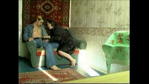 Русская милфа соблазнила сына подруги на страстный трах