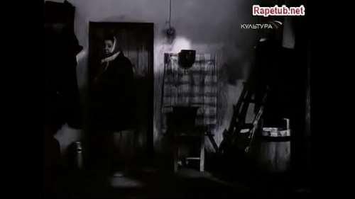 Эротическая сцена со зрелой брюнеткой с телеканала Культура 