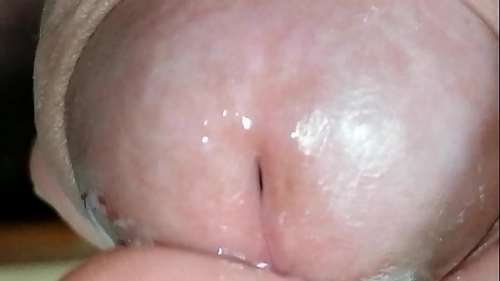 Парень случайно выложил видео со своим членом крупным планом 