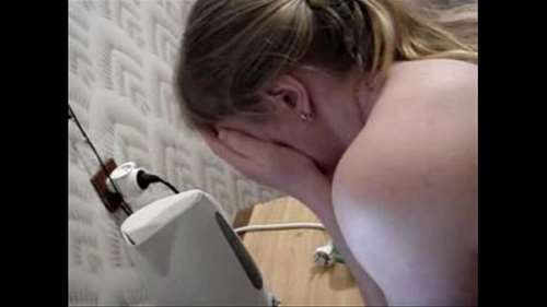 Порно видео как трахают телку с менструацией и потом член в крови