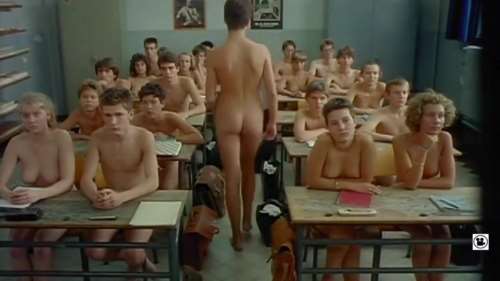 Училка разделась догола во время урока
