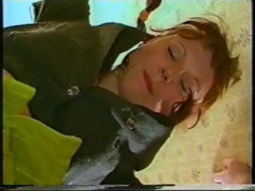 Два грабителя ебут в анал рыжую красотку