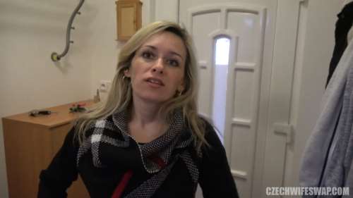 Помастурбировал киску квартирантки и потрахал большим членом 