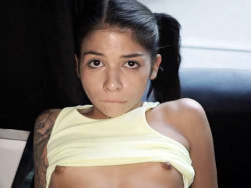 Пикапер снимает ролик от первого лица и ебет красотку в киску 