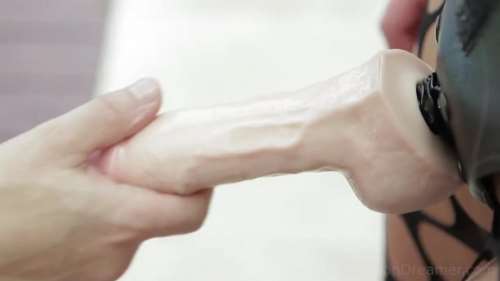 Госпожа в чулках ебет раба в тугое очко длинным страпоном 