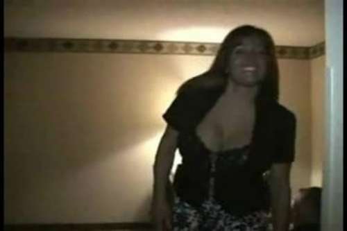 Жены ебутся с любовниками и заставляют куколдов слизывать сперму 