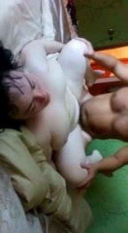 Толстая баба с большими дойками ебется с соседом в киску пока муж на работе 