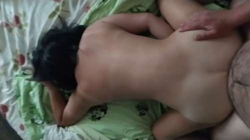 Нагнул развратную бабу раком и потрахал в анал большим членом 