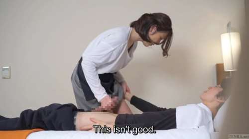 Разбудила парня минетом и получила сперму в рот 